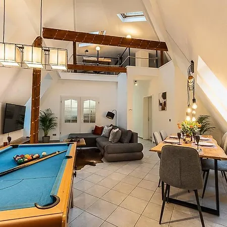Loft Mit Billard-tisch Und Ps4 * וופרטל